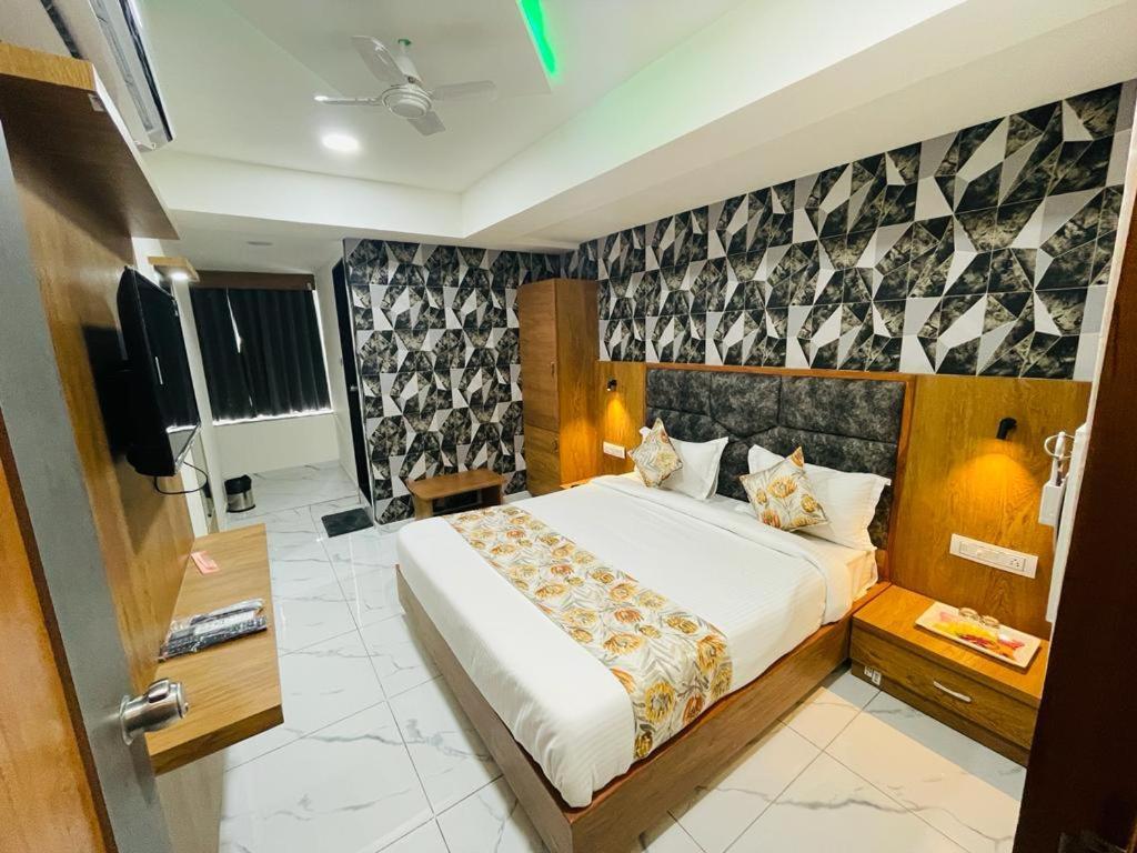 Hotel Lemon Gota Ahmedabad Luaran gambar